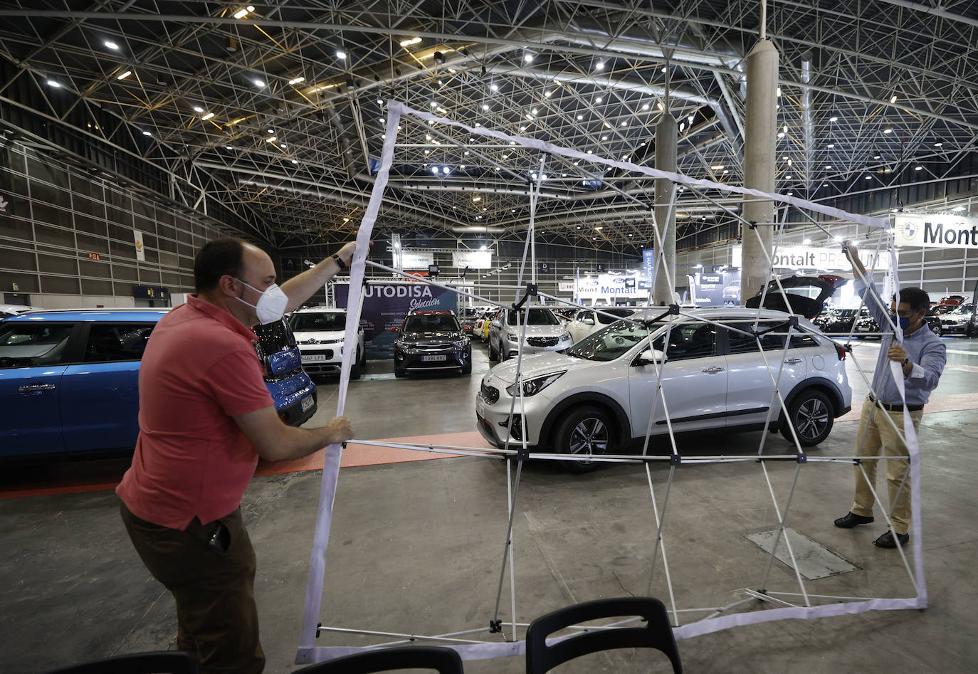 Preparativos en Feria Valencia para la celebración del Salón del Automovil 2021. 