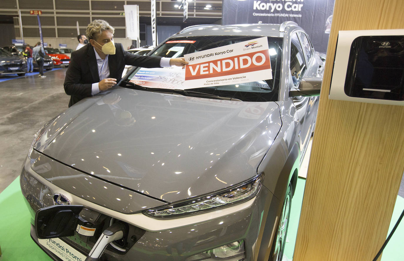 Preparativos en Feria Valencia para la celebración del Salón del Automovil 2021. 