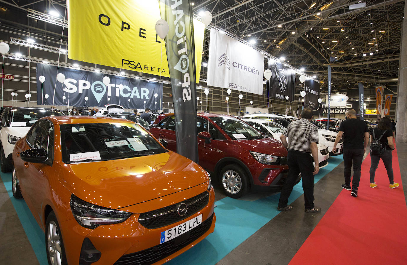 Preparativos en Feria Valencia para la celebración del Salón del Automovil 2021. 