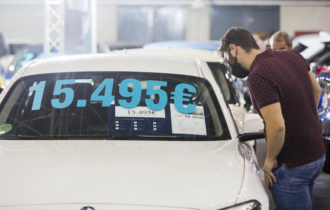 Preparativos en Feria Valencia para la celebración del Salón del Automovil 2021. 