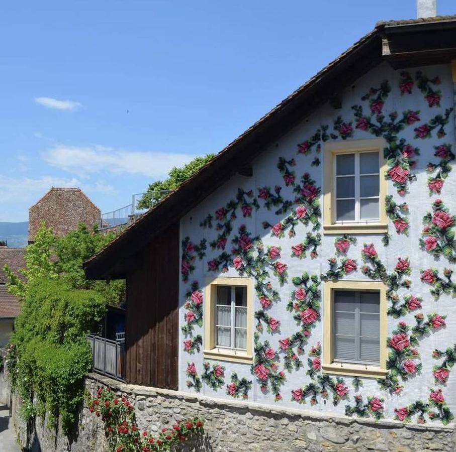 Fachada en un pueblo de Suiza, hecha por Arquicostura