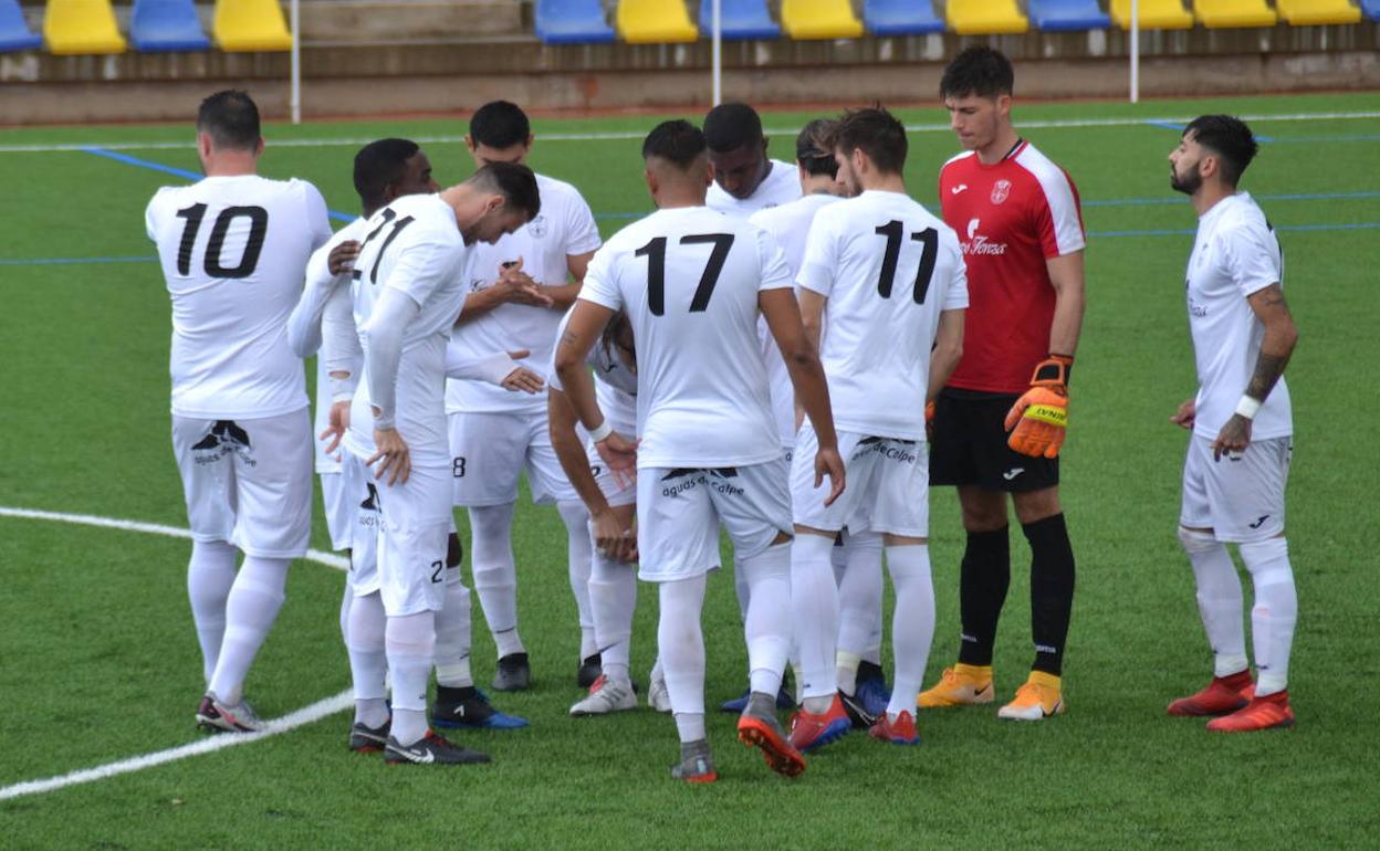 Jugadores de la UD Calpe antes de un partido. 