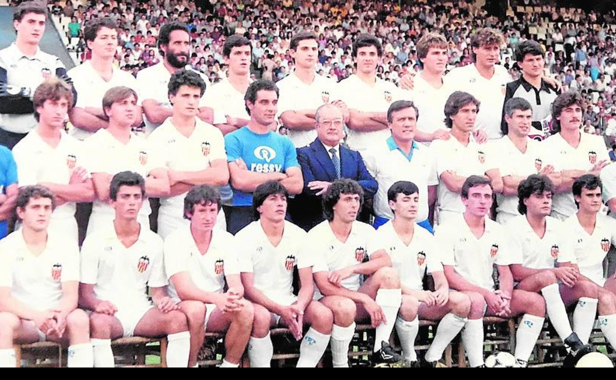 Plantilla del Valencia CF temporada 84-85 con Roberto Gil como entrenador.