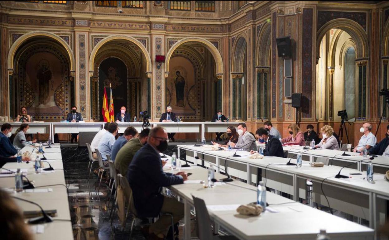 Vista panorámica del pleno de la Diputación de Valencia, celebrado este viernes. 