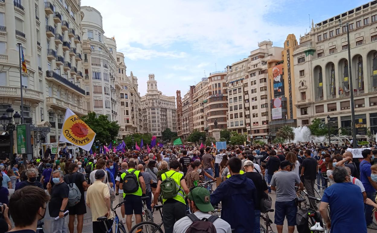 Cientos de personas protestan en Valencia contra la ley mordaza. 