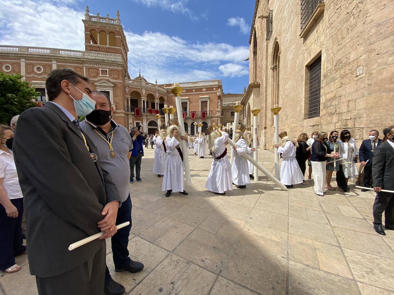 Los actos se han ajustado a las restricciones, con procesión simbólica, piezas corales y toques de campanas