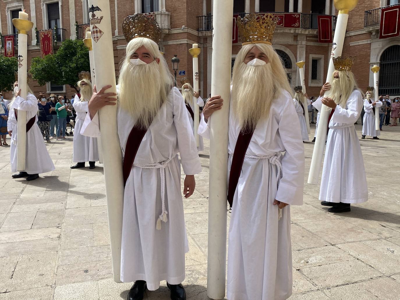 Los actos se han ajustado a las restricciones, con procesión simbólica, piezas corales y toques de campanas