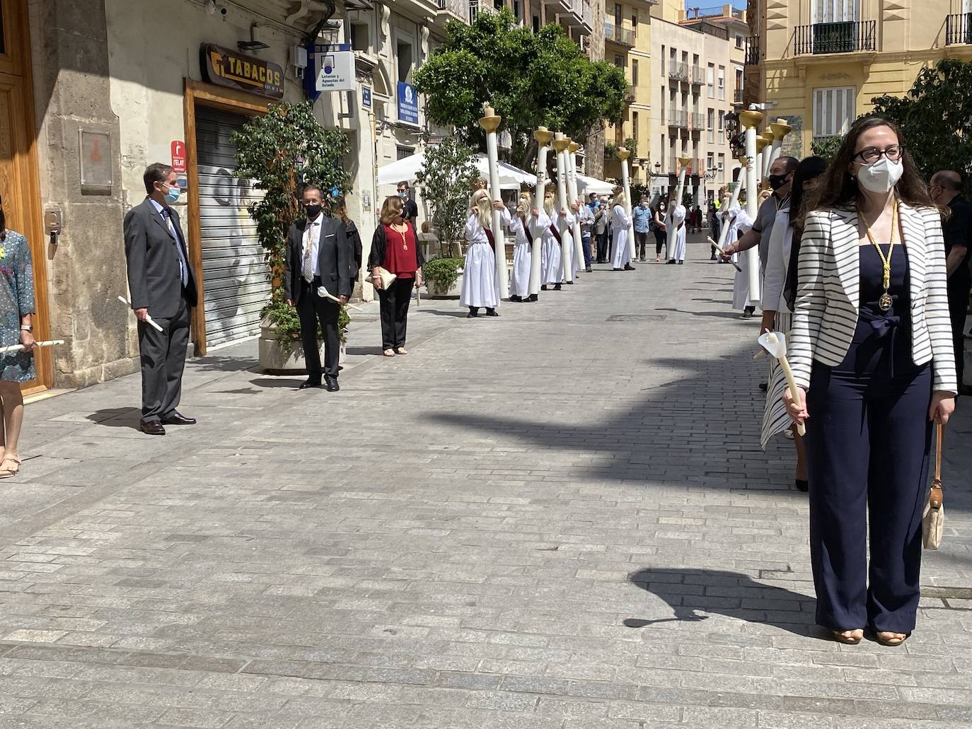 Los actos se han ajustado a las restricciones, con procesión simbólica, piezas corales y toques de campanas