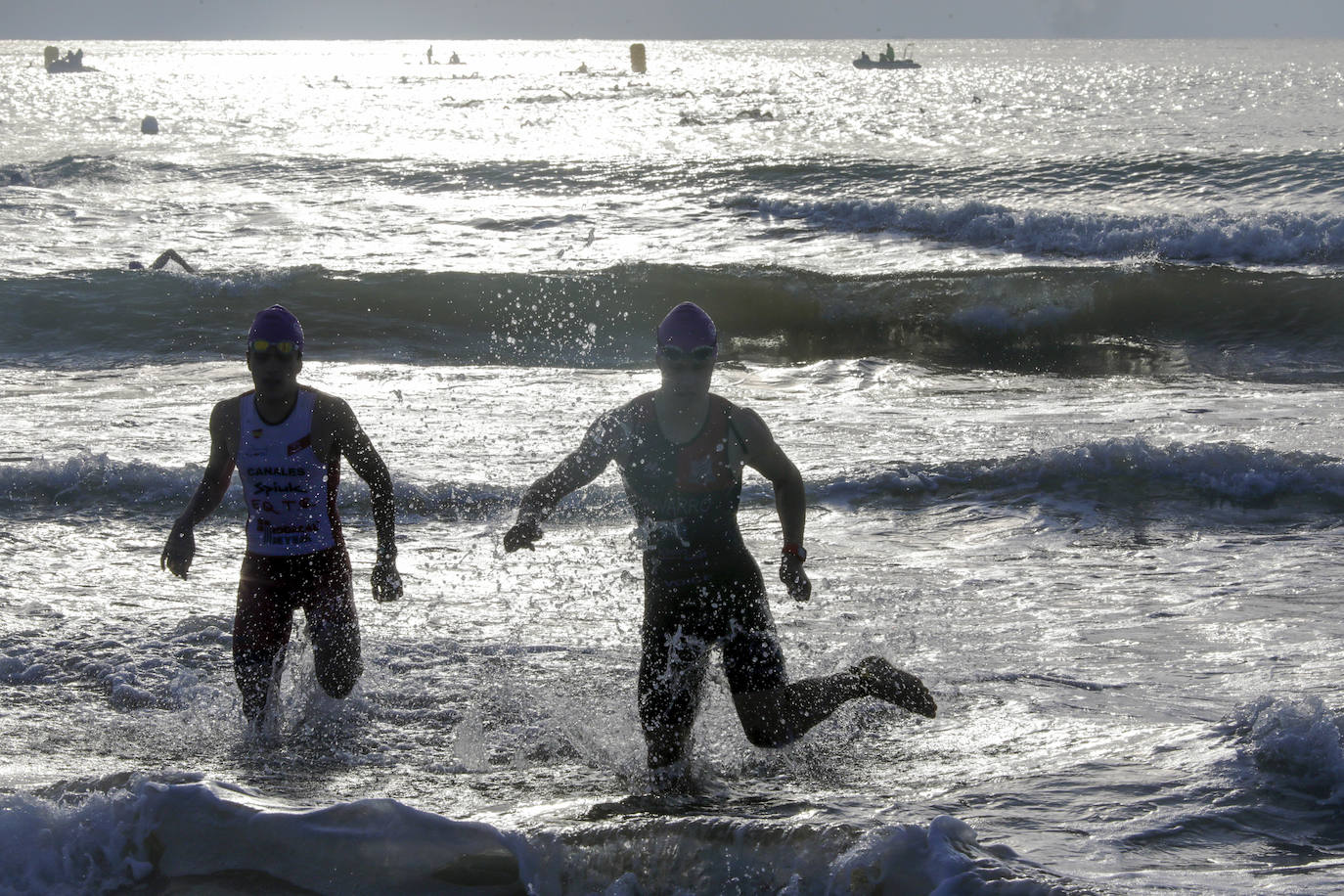 Valencia ha albergado el I Triatlón València-Platja Cabanyal, que ha discurrido por el barrio marítimo. Organizado por el Club de Triatlón 'Corre-Cuita', se ha desarrollado a lo largo de un recorrido de 25,7 kilómetros de distancia: 750 metros de natación, 20 km de ciclismo y 5 km de carrera a pie.