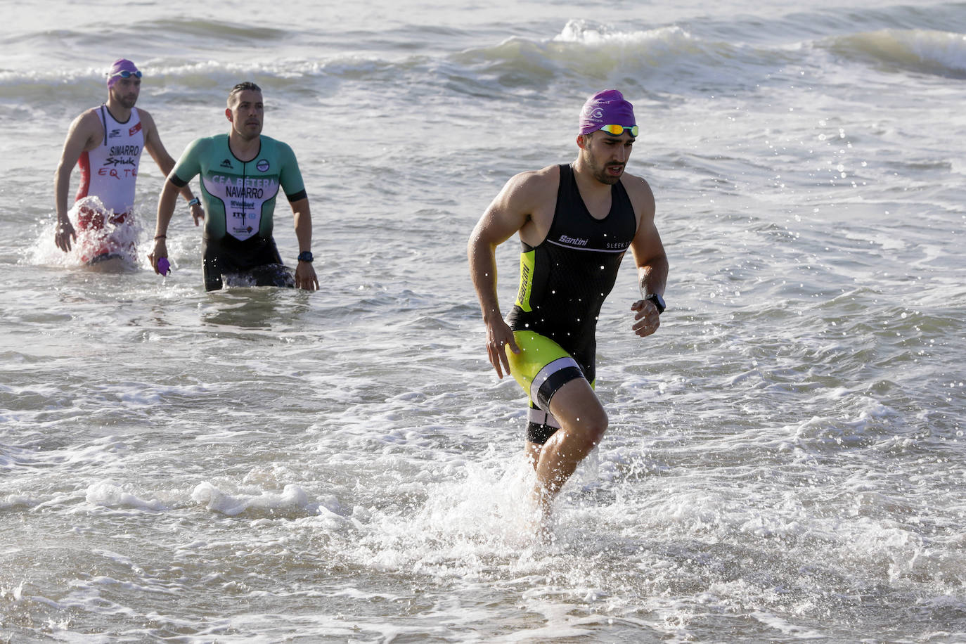 Valencia ha albergado el I Triatlón València-Platja Cabanyal, que ha discurrido por el barrio marítimo. Organizado por el Club de Triatlón 'Corre-Cuita', se ha desarrollado a lo largo de un recorrido de 25,7 kilómetros de distancia: 750 metros de natación, 20 km de ciclismo y 5 km de carrera a pie.