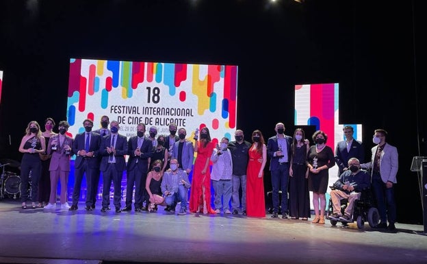 Foto de los galardonados en el Festival de Cine de Alicante, este sábado en el Teatro Principal. 