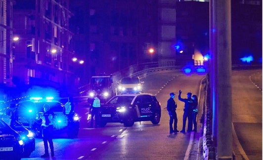 Control de la Policía Nacional en Peris y Valero. 