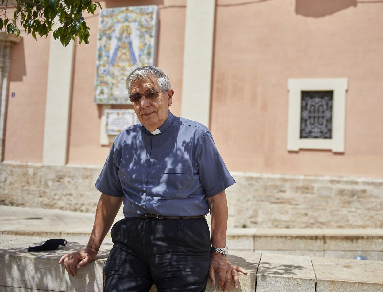 p Rector. Jaime Sancho, en la plaza de la Almoina, tras la Basílica de la Virgen. iván arlandis