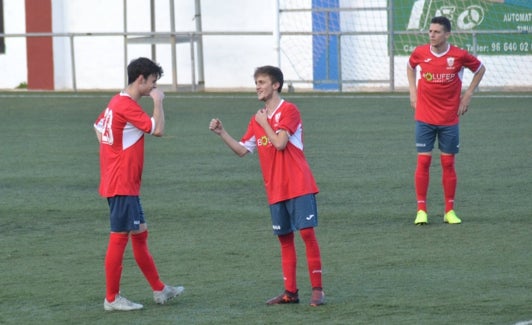 Jugadores del Pego antes del comienzo de un partido. 