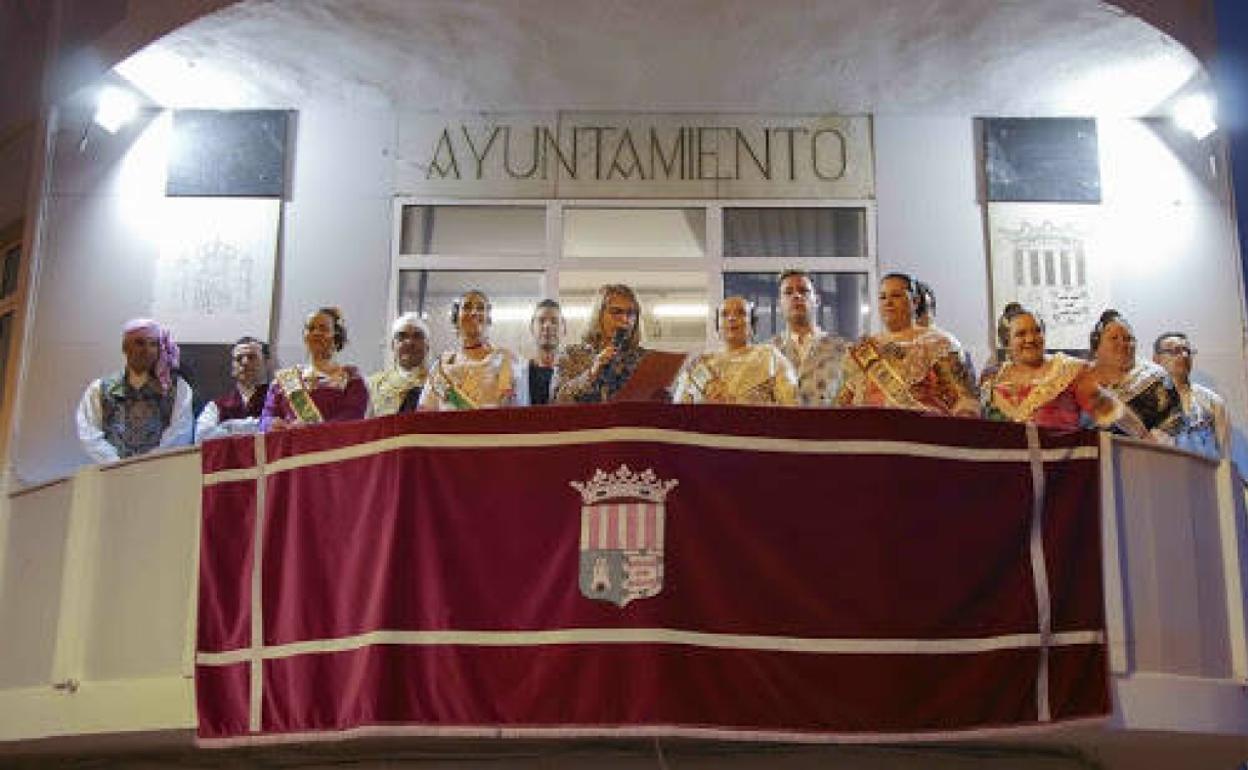 La Crida de 2020, en el balcón del ayuntamiento. 