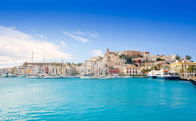 Vistas generales de Ibiza, a orillas del Mar Mediterráneo. 