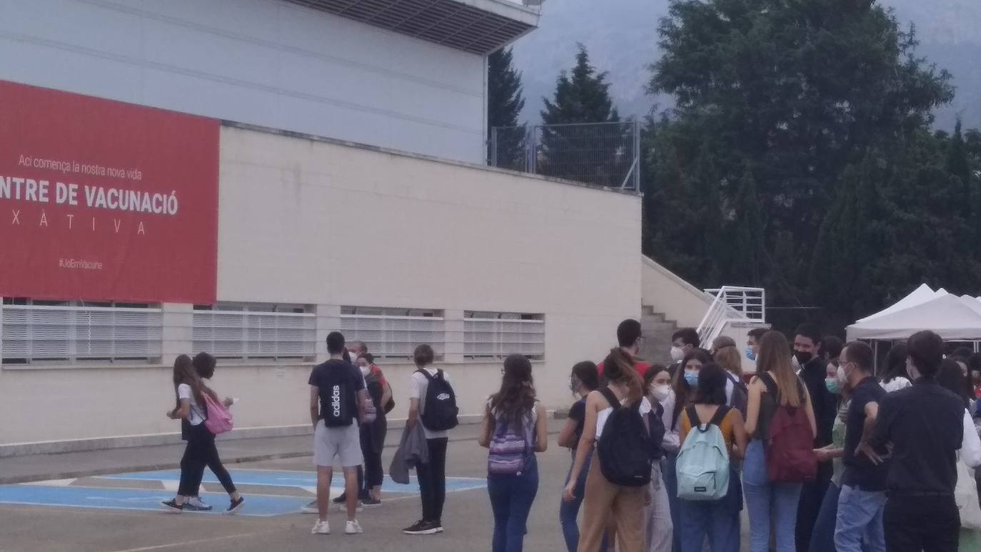 Las Pruebas de Acceso a la Universidad (PAU), la selectividad, han arrancado este martes en los campus de las cinco instituciones públicas con el examen de Historia de España. Un total de 24.557 estudiantes se han matriculado en las pruebas, que se prolongarán hasta el jueves. 