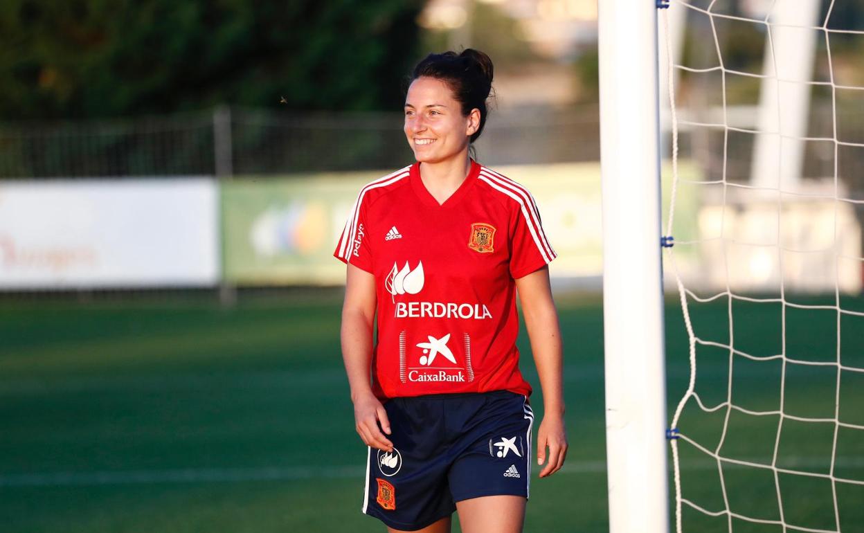 Ivana Andrés, una de las pioneras del fútbol valenciano con la selección. 