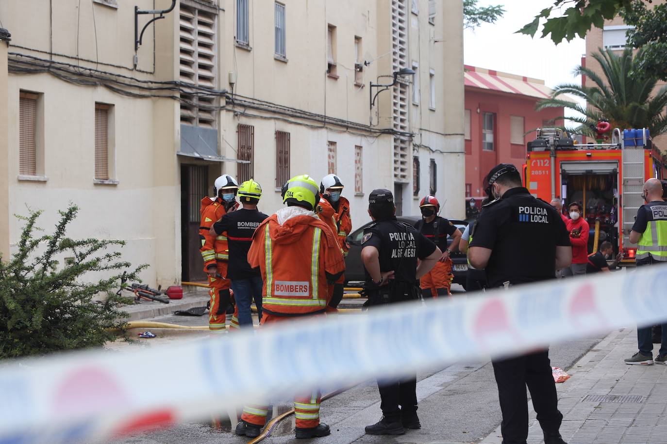 Una vivienda de la localidad de Algemesí se ha incendiado, dejando varios heridos y, de momento, una víctima mortal. 