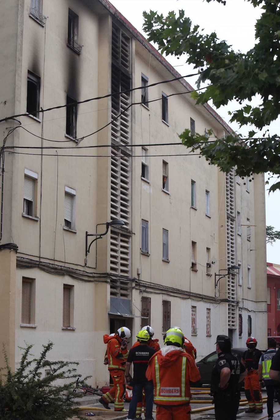 Una vivienda de la localidad de Algemesí se ha incendiado, dejando varios heridos y, de momento, una víctima mortal. 