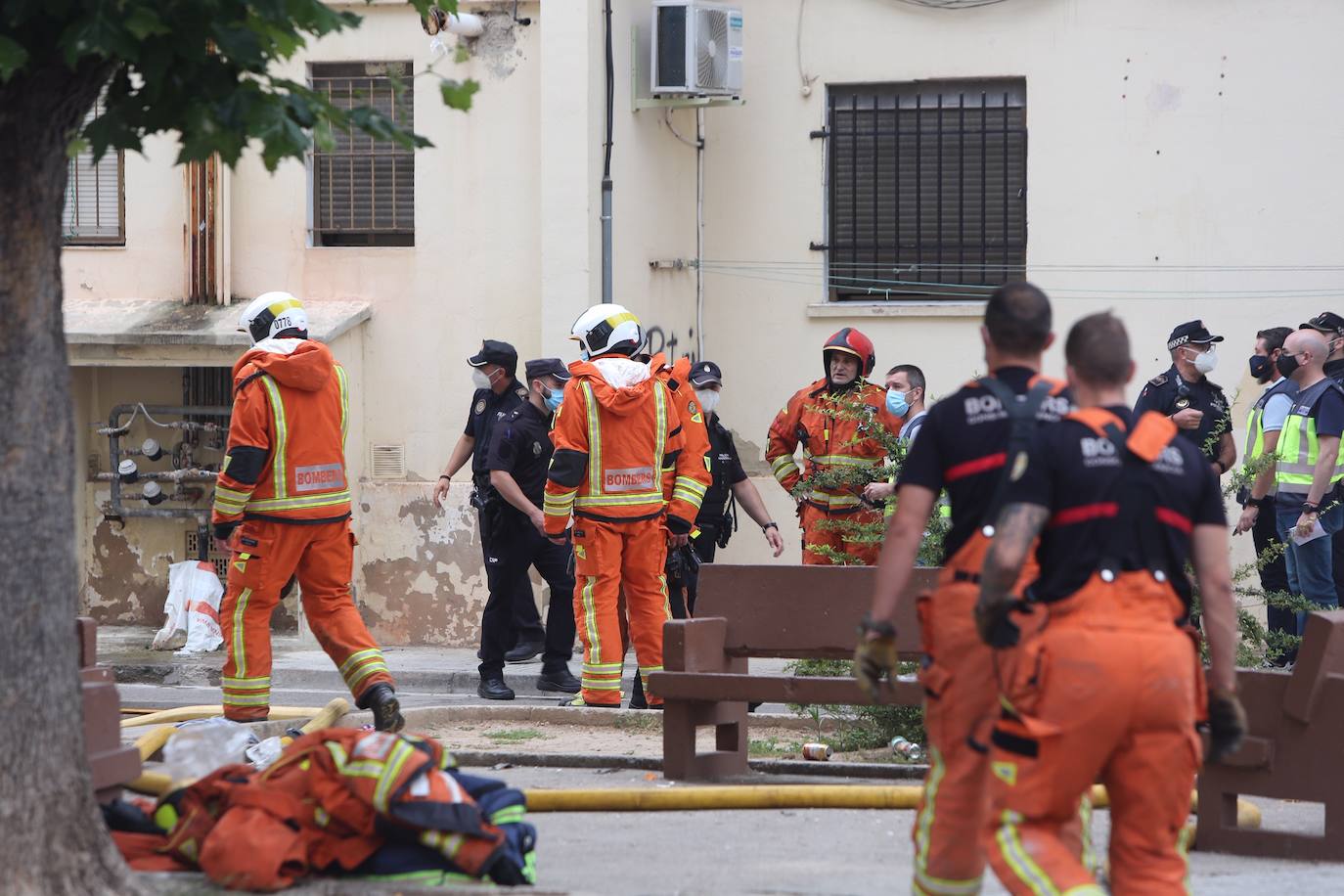 Una vivienda de la localidad de Algemesí se ha incendiado, dejando varios heridos y, de momento, una víctima mortal. 