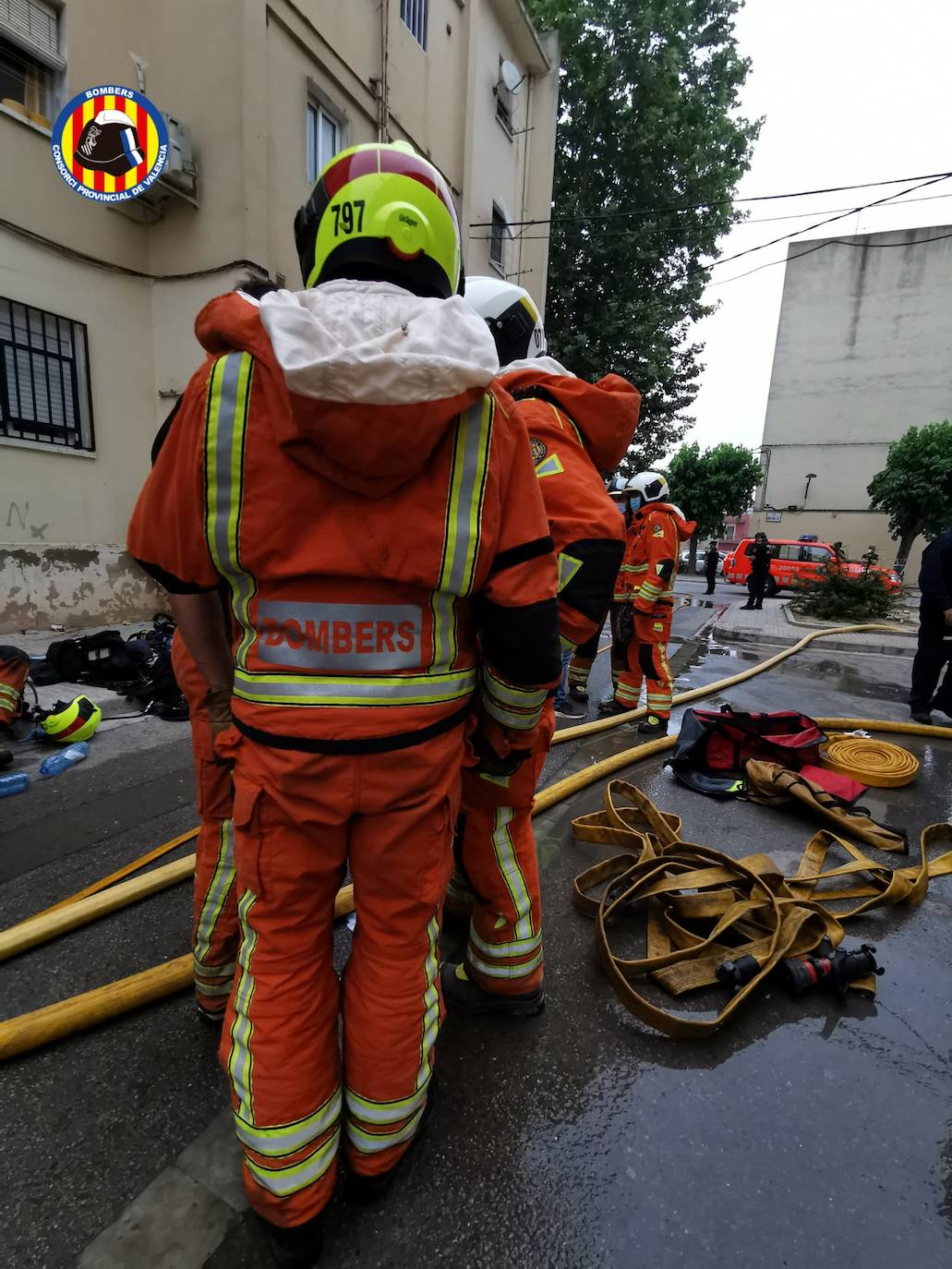 Una vivienda de la localidad de Algemesí se ha incendiado, dejando varios heridos y, de momento, una víctima mortal. 