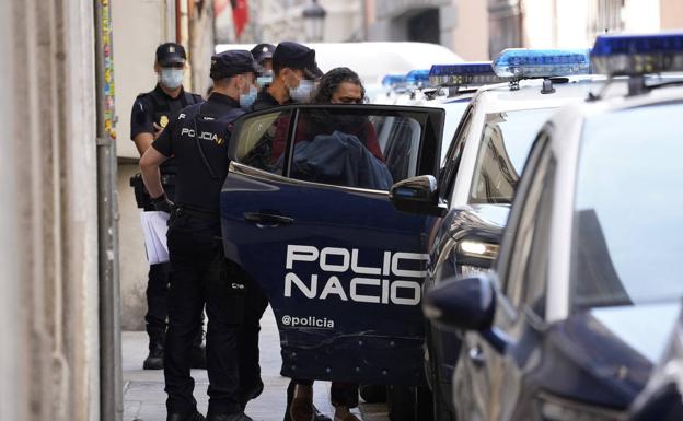 El cantaor flamenco Diego 'El Cigala', al abandonar las dependencias policiales este jueves.