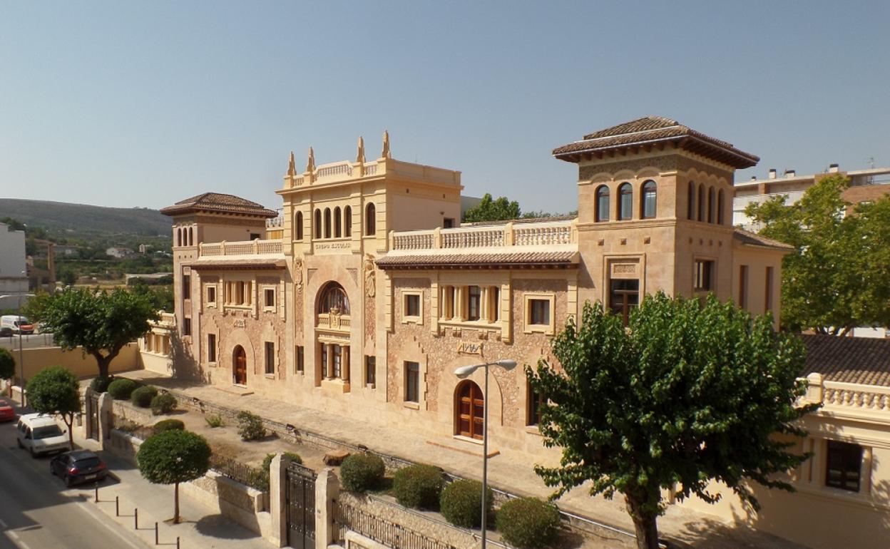 El edificio Lluís Vives rehabilitado donde está la sede del Campus de Ontinyent. 