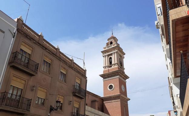 El campanario de la iglesia de Tavernes, donde está ubicado el nido. 