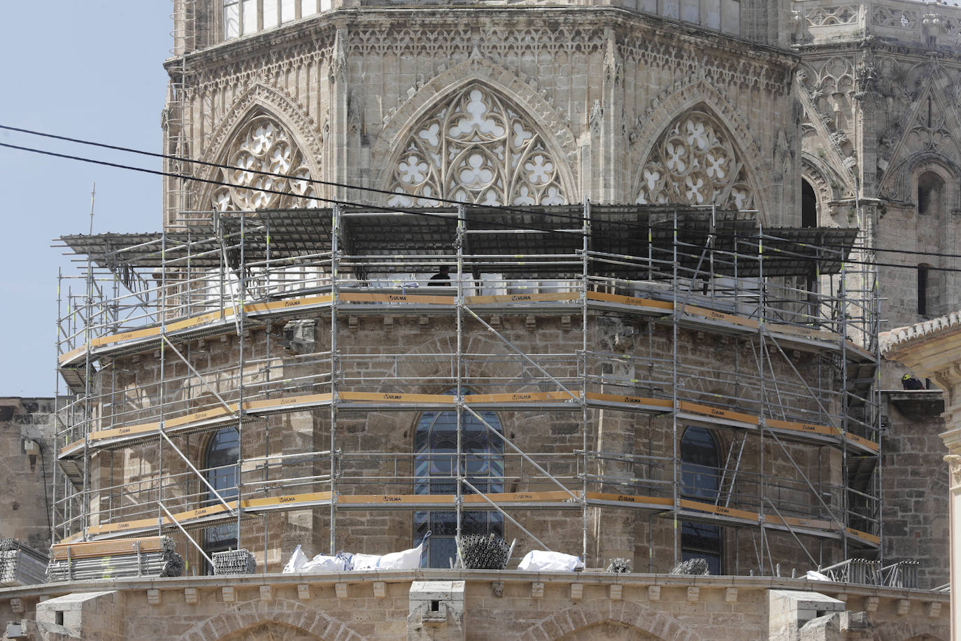 Obras para localizar las goteras en la cubierta de la catedral de Valencia. 