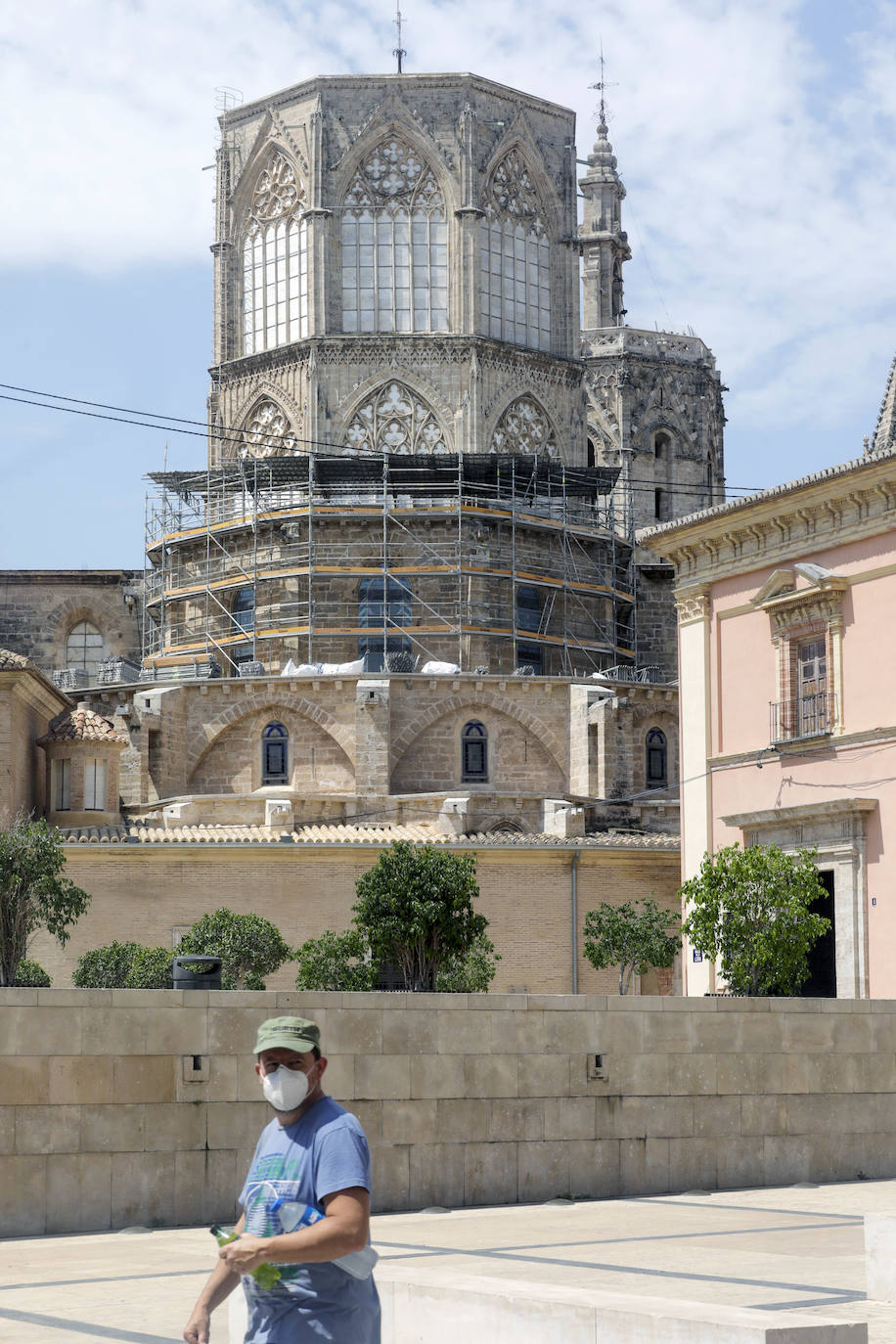 Obras para localizar las goteras en la cubierta de la catedral de Valencia. 