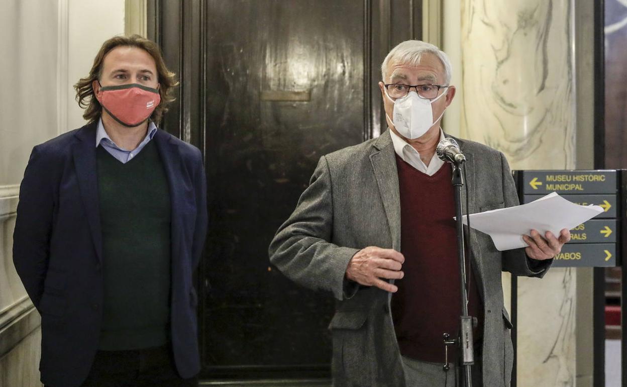 El presidente de la EMT, Giuseppe Grezzi, y el alcalde Joan Ribó. 