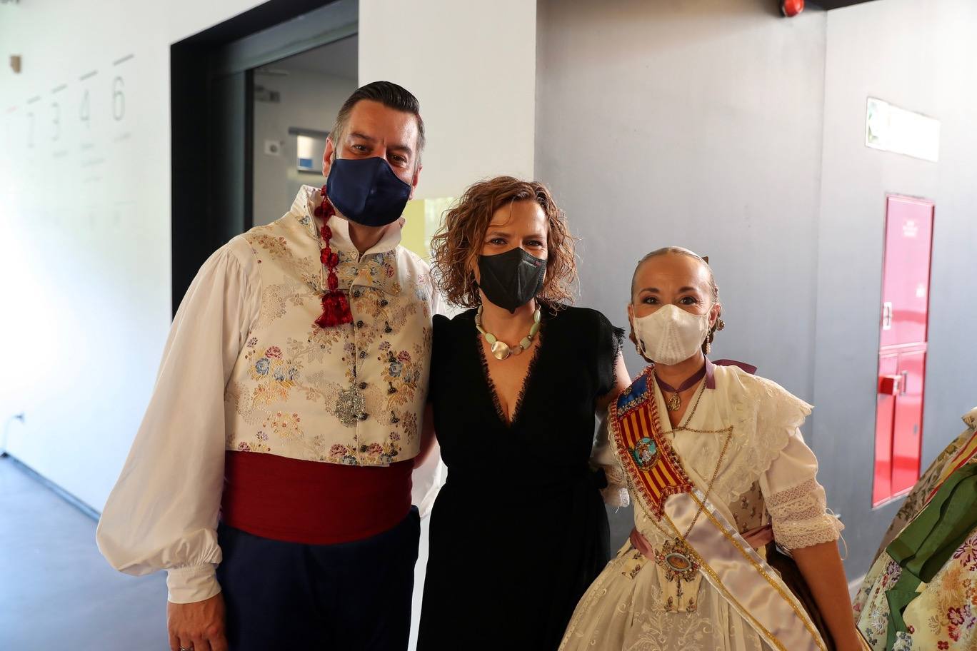 Este sábado, 12 de junio, se ha celebrado el acto de la Gala de la Cultura, al que ha asistido la fallera mayor infantil de Valencia, Carla García, junto a su corte de honor infantil y el presidente de Junta Central Fallera, Carlos Galiana. Se han entregado los premios del Concurso Literario, de Declamación, Sabudets Fallers y Teatre infantil, entre otros. Por la tarde se celebra la gala con la fallera mayor de Valencia, Consuelo Llobell y su corte de honor. 