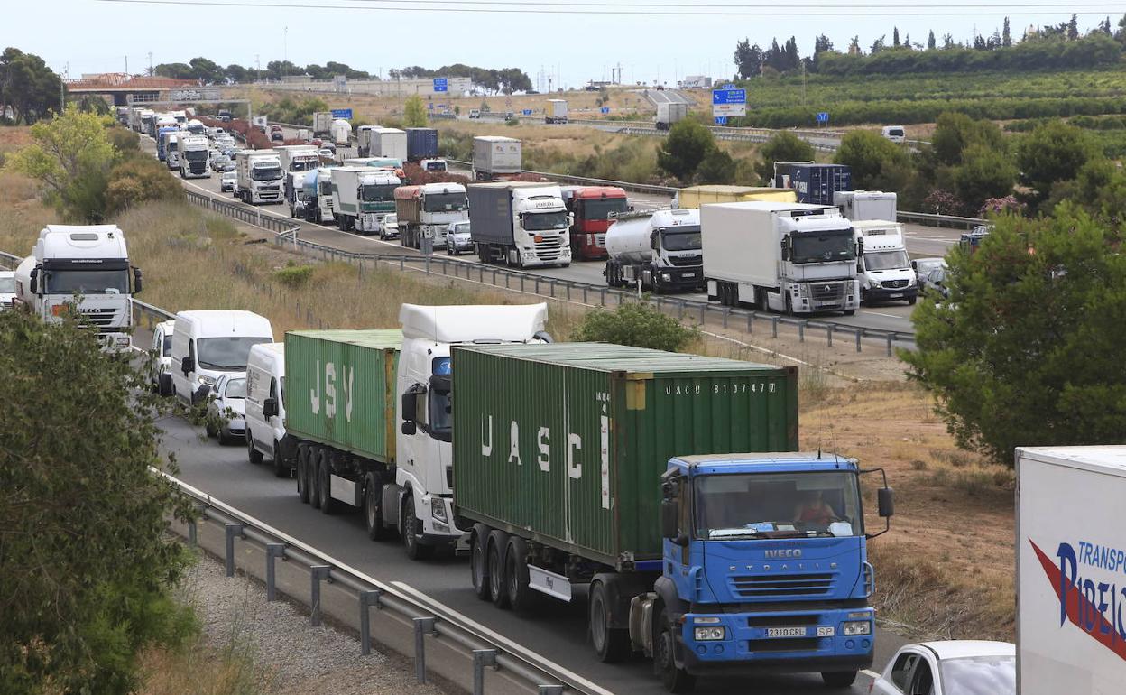 Un atasco en el by-pass por un accidente. 