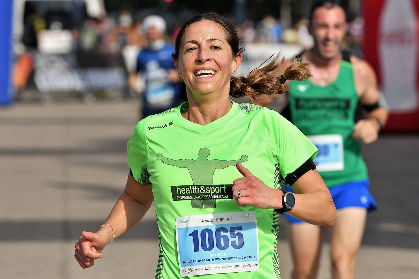 Las calles de Valencia se han llenado de corredores con la tercera edición de la carrera Marta Fernández de Castro, que ha reunido a 1.400 participantes. 