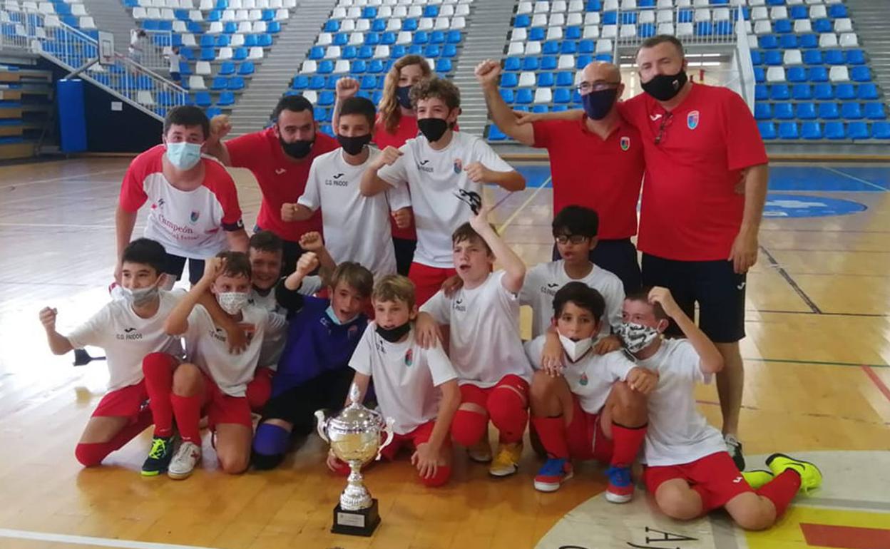 La copa de campeones autonómicos ya con los chavales y técnicos del CD Paidos. 