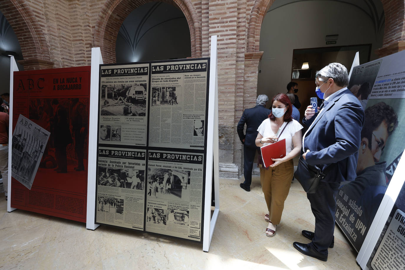 Valencia es ya sede para el recuerdo de 60 años de azote del terrorismo en toda España a través de la mirada de la prensa. La muestra se puede visitar en la sede de San Carlos de la Universidad Católica de Valencia.