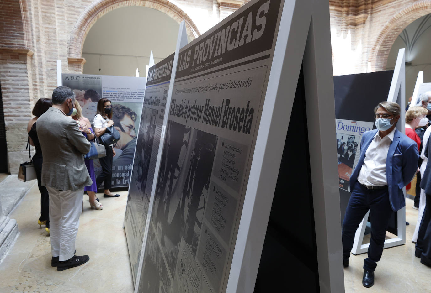 Valencia es ya sede para el recuerdo de 60 años de azote del terrorismo en toda España a través de la mirada de la prensa. La muestra se puede visitar en la sede de San Carlos de la Universidad Católica de Valencia.