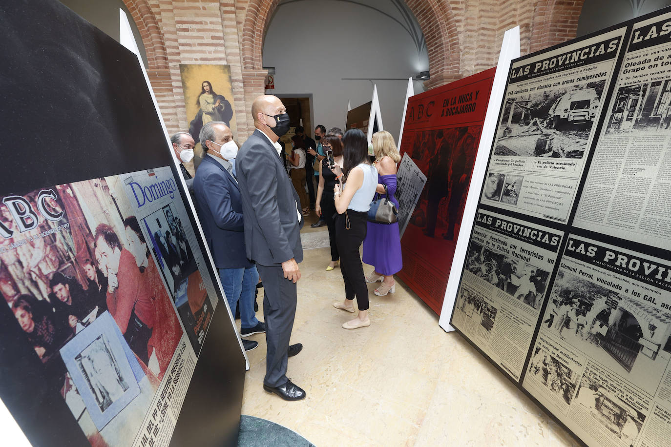 Valencia es ya sede para el recuerdo de 60 años de azote del terrorismo en toda España a través de la mirada de la prensa. La muestra se puede visitar en la sede de San Carlos de la Universidad Católica de Valencia.