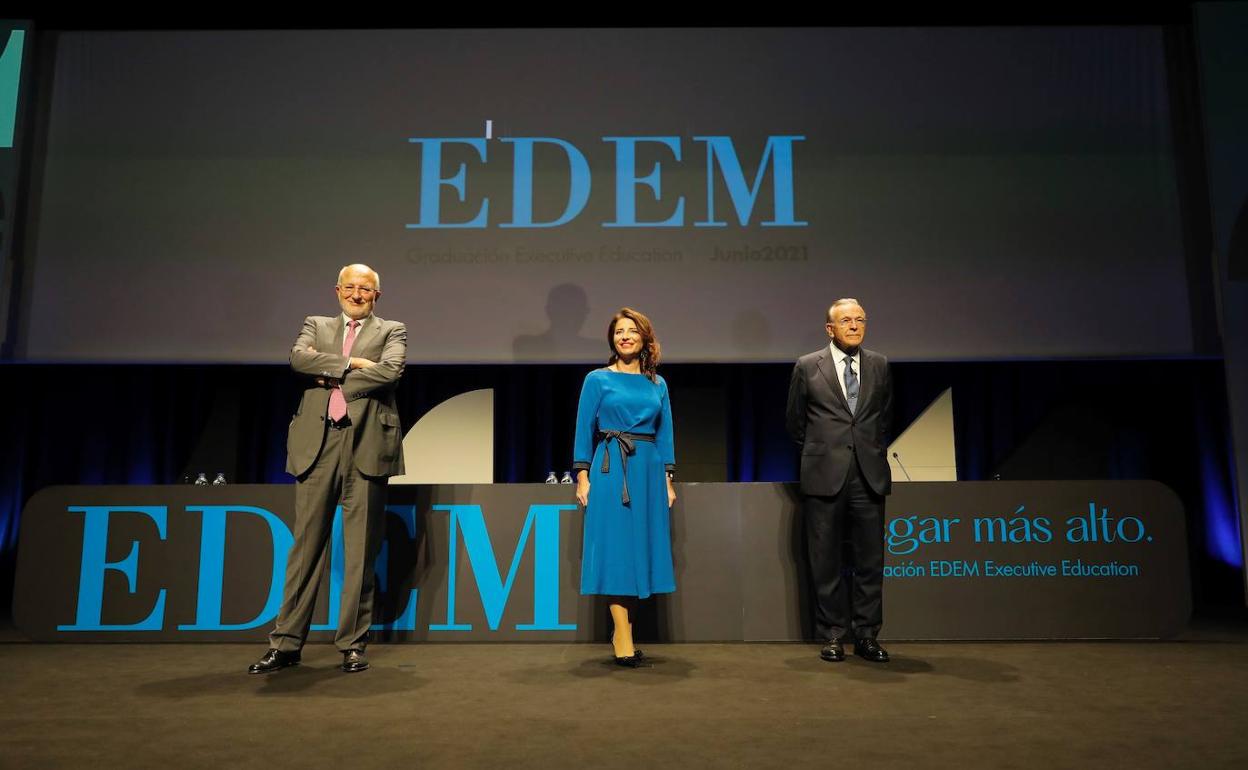 Juan Roig, Hortensia Roig e Isidro Fainé en el acto. 