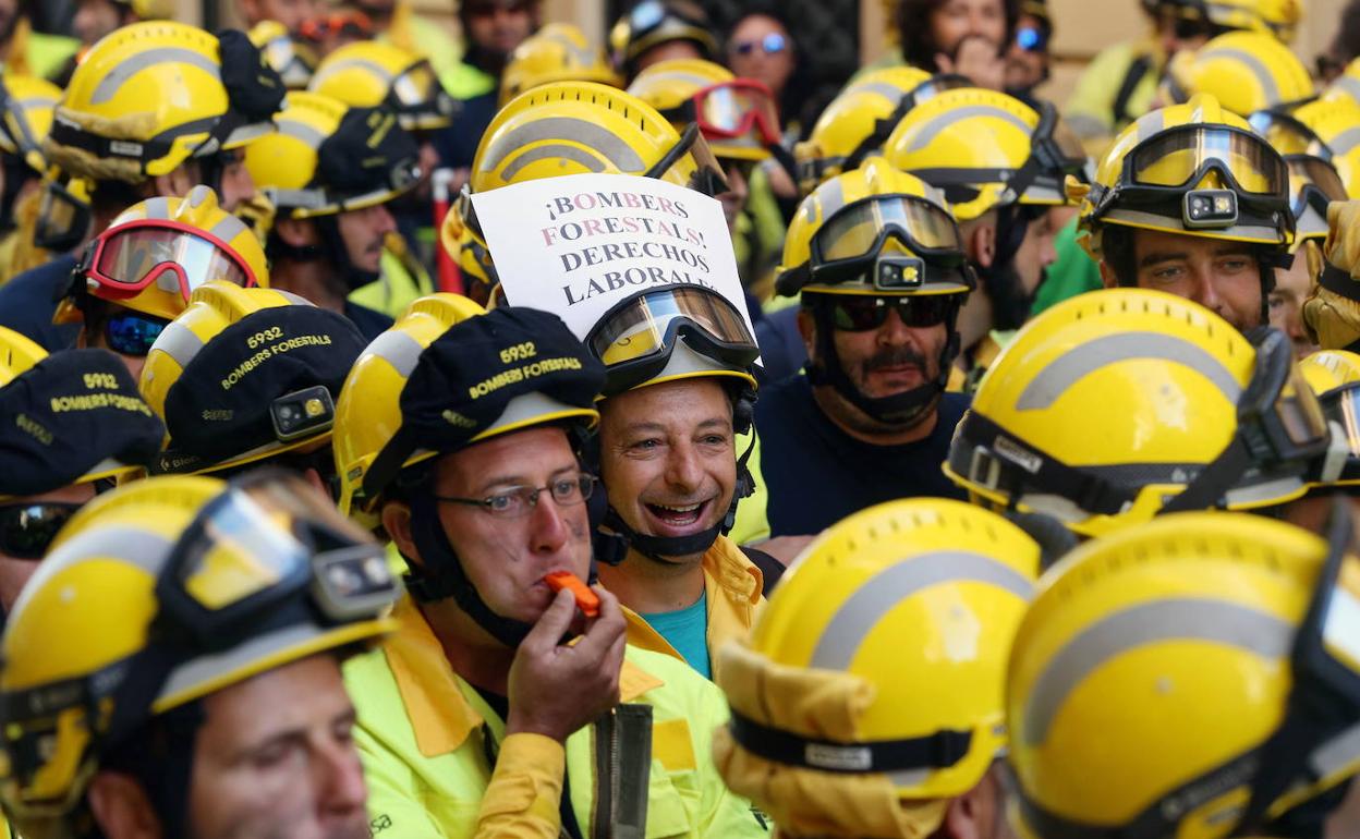 La empresa pública de bomberos privatiza la gestión del pago de sus nóminas