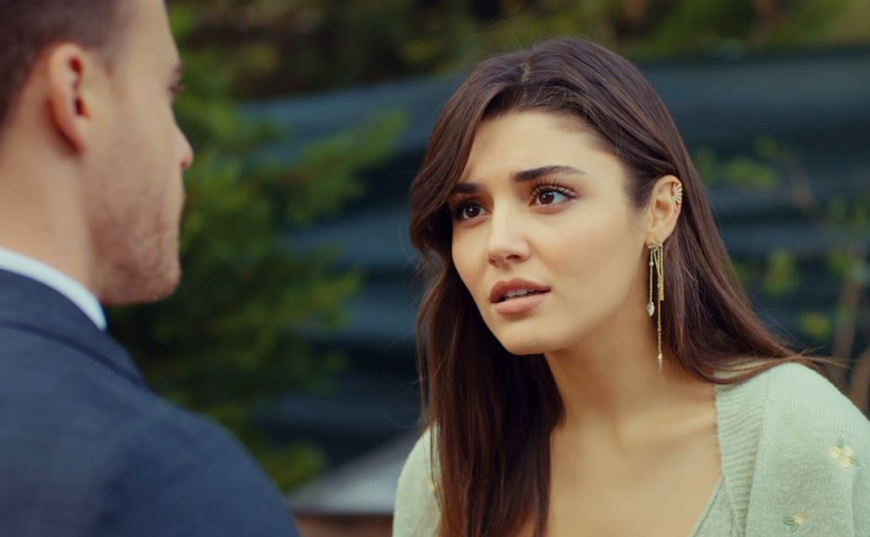 Hande Herçel, en una escena de 'Love is in the air'