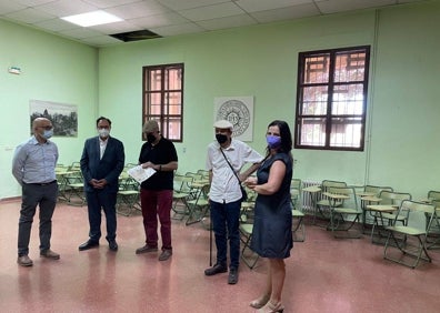 Imagen secundaria 1 - La charla con los alumnos del instituto y la visita al convento de La Purísima. 