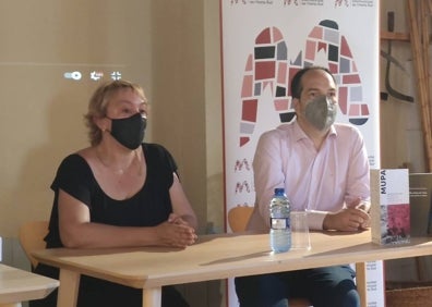 Imagen secundaria 1 - La presentación de la primera exposición. 