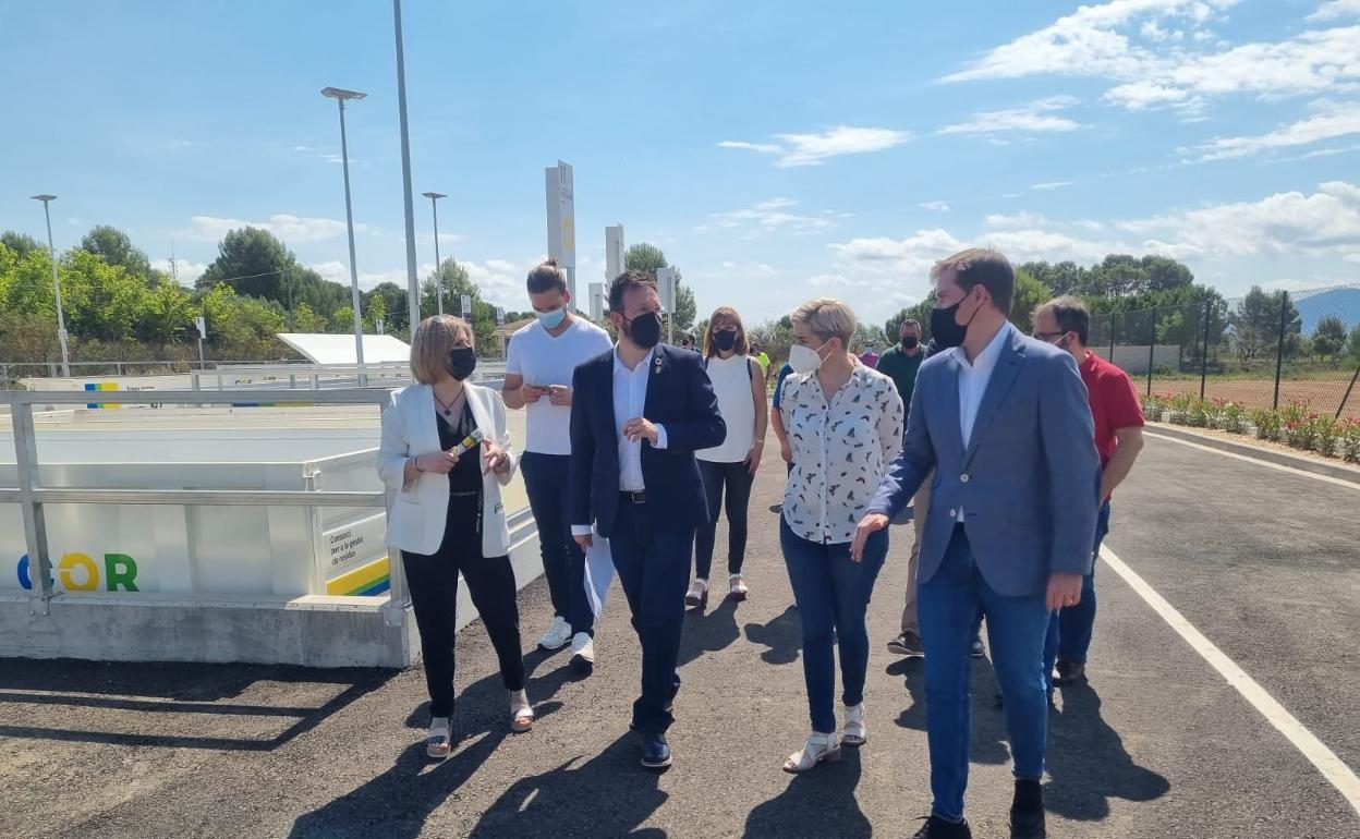 El presidente del COR y el alcalde de l'Olleria visitan las nuevas instalaciones. 