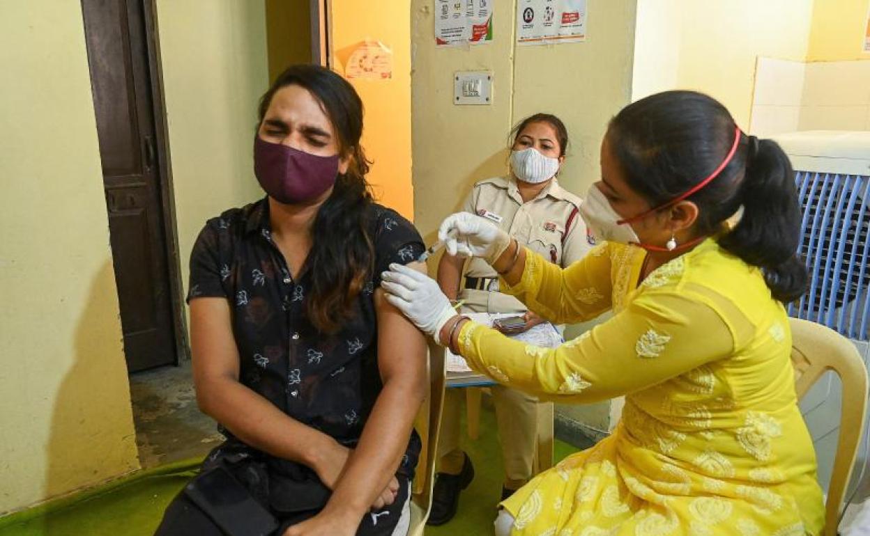 Vacunación en la ciudad india de Nueva Delhi.