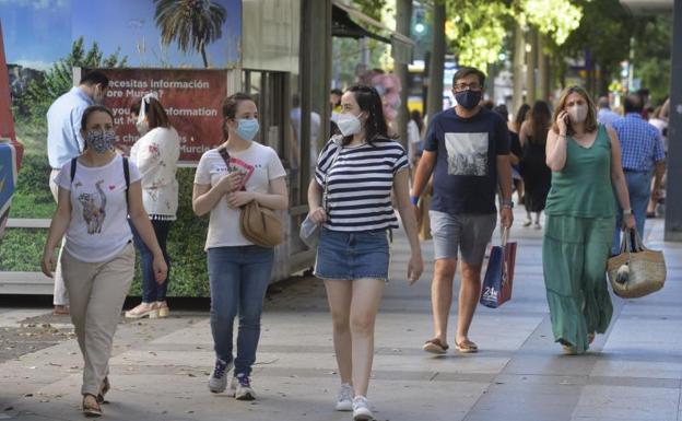 La mascarilla dejará de verse por la calle. 