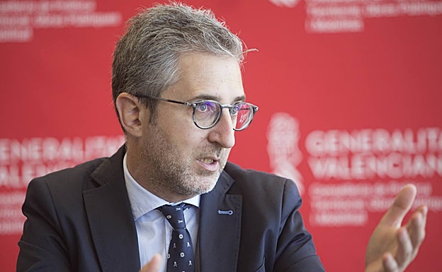 El titular de Obras Públicas, durante la entrevista. 