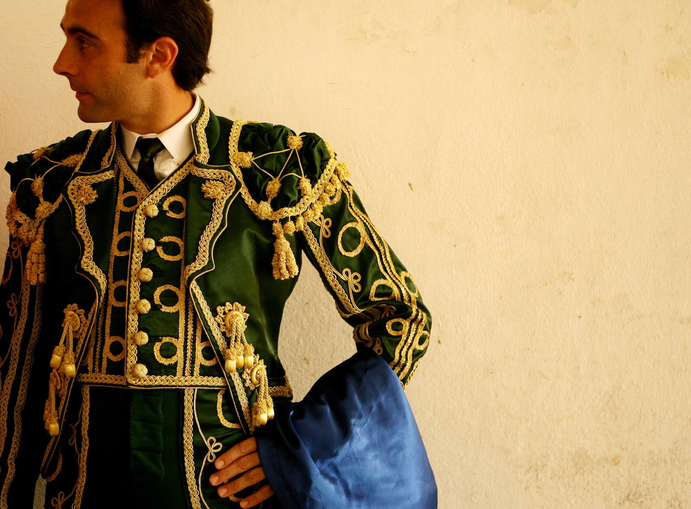 El torero Enrique Ponce, antes de la corrida Goyesca en la plaza de Ronda, en 2006