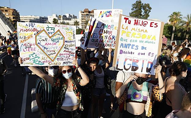 Ley Trans: Qué es la nueva ley Trans: sus principales puntos y qué significan